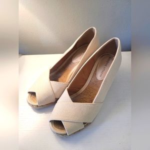 Adrienne Vittadini Size 8 Espadrilles